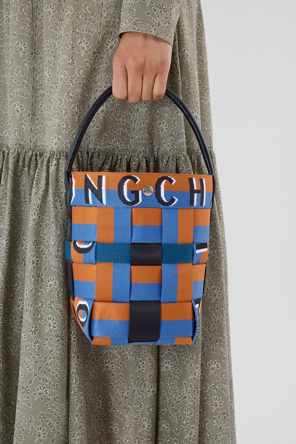 Fashion Week Paris Spring/Summer 2025 look 30 from the Longchamp collection 女装配饰