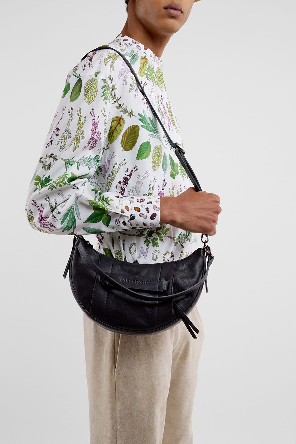 Fashion Week Paris Spring-Summer 2025 look 32 from the Longchamp collection 女装配饰
