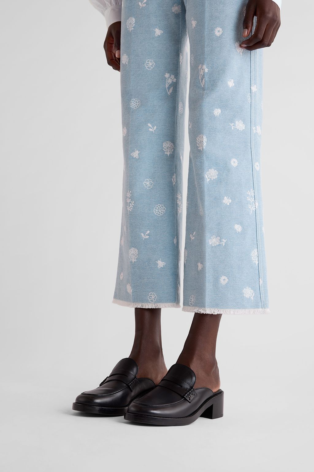 Fashion Week Paris Spring/Summer 2025 look 36 from the Longchamp collection 女装配饰