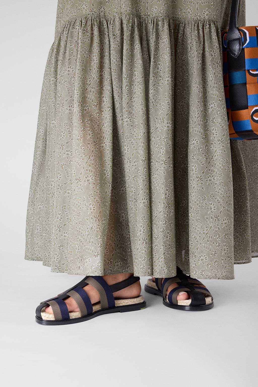 Fashion Week Paris Spring/Summer 2025 look 40 from the Longchamp collection womenswear accessories