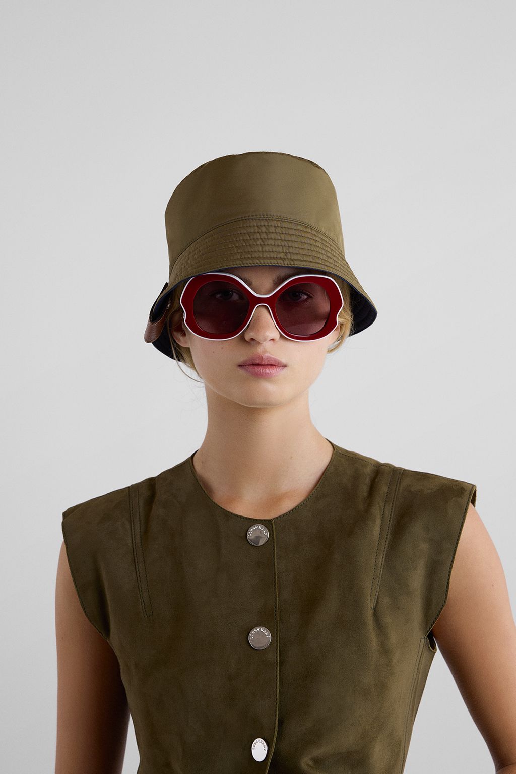 Fashion Week Paris Spring/Summer 2025 look 46 from the Longchamp collection 女装配饰