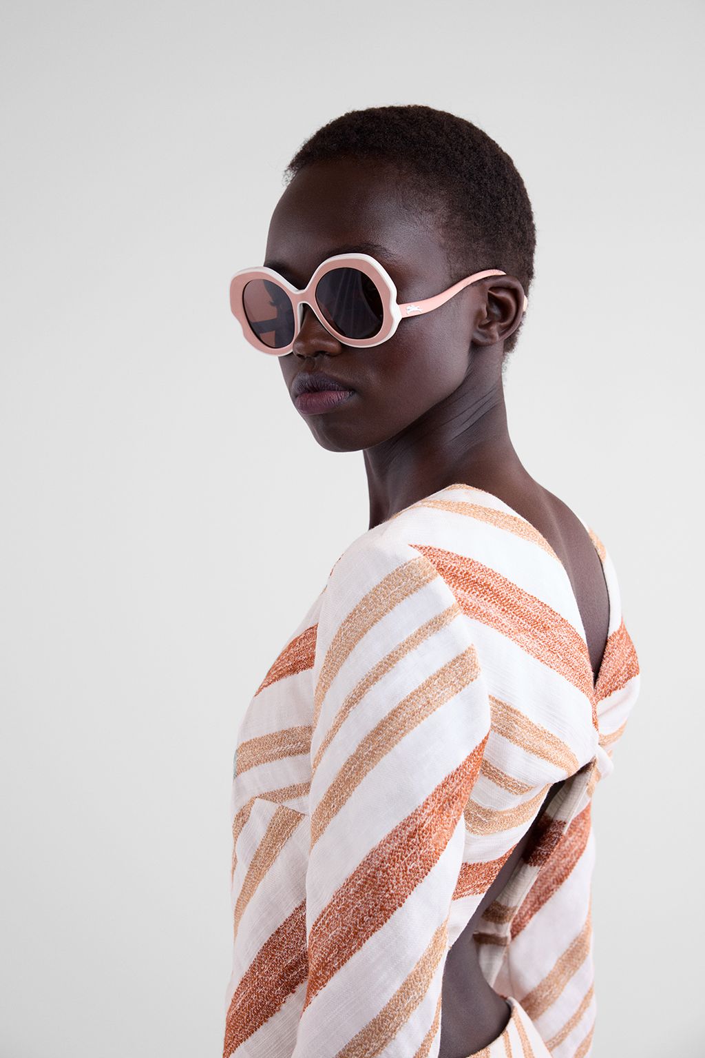 Fashion Week Paris Spring/Summer 2025 look 47 from the Longchamp collection 女装配饰