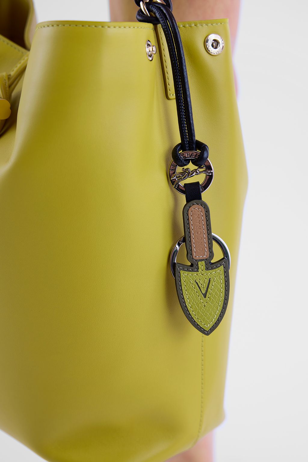 Fashion Week Paris Spring/Summer 2025 look 56 from the Longchamp collection 女装配饰