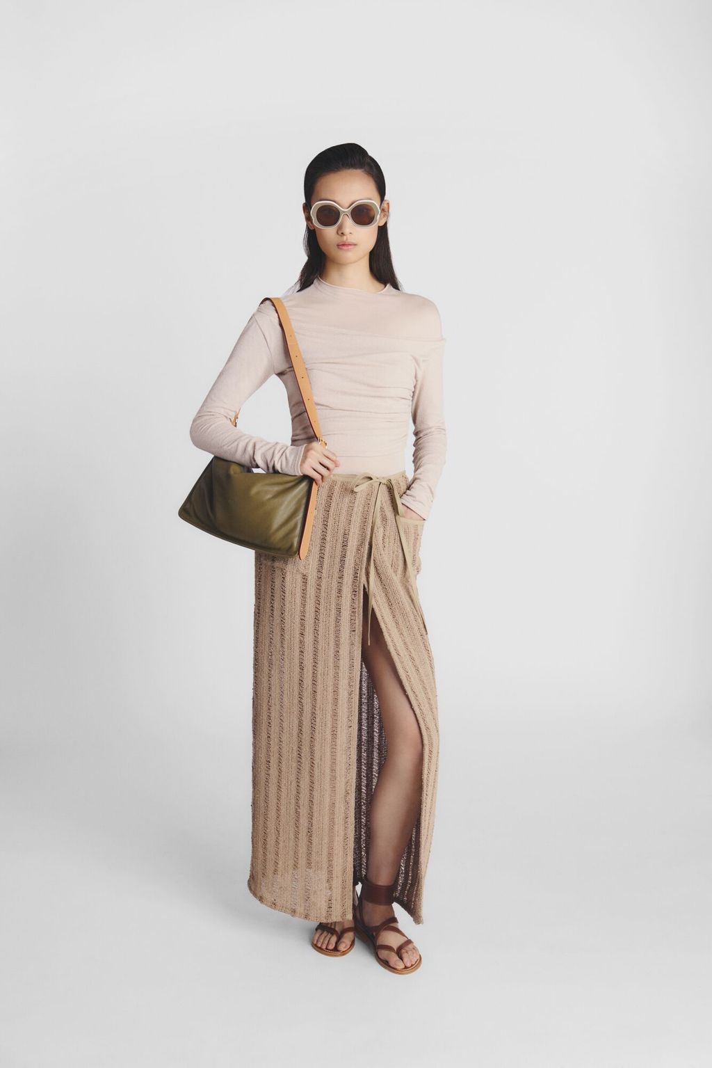 Fashion Week Paris Spring/Summer 2025 look 35 from the Longchamp collection womenswear