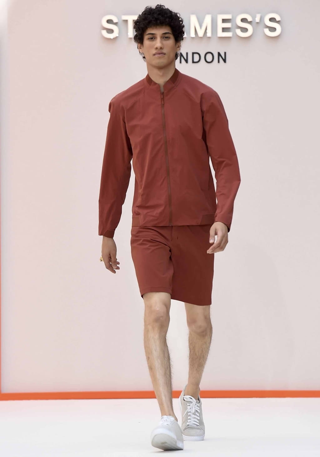 Fashion Week London Spring/Summer 2019 look 3 from the St James collection menswear