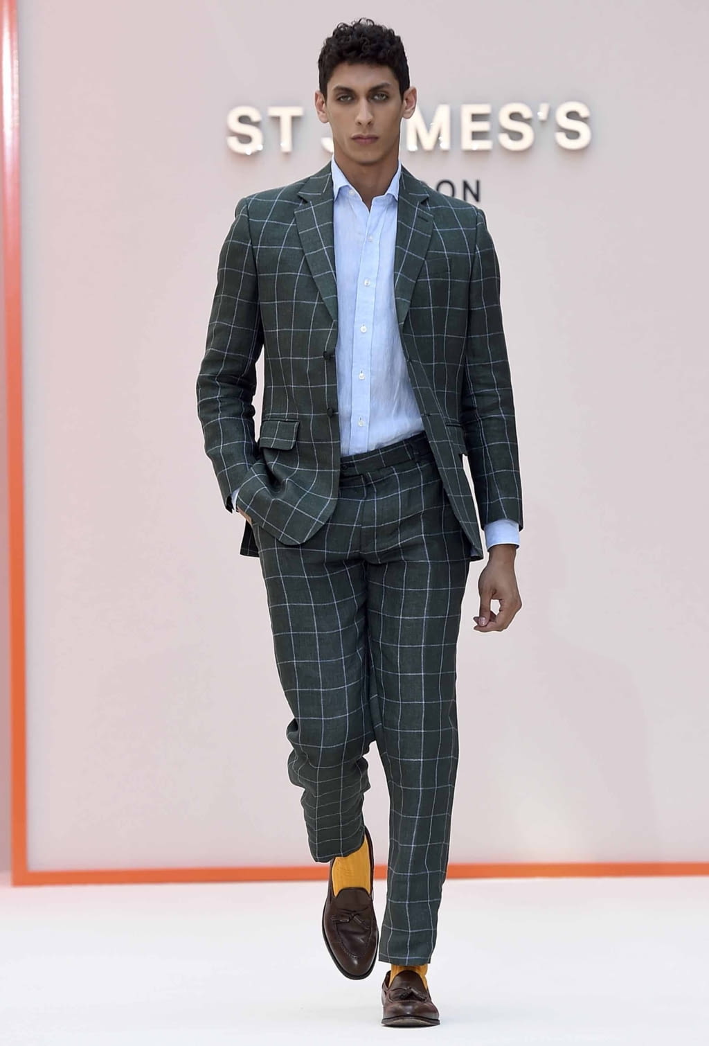 Fashion Week London Spring/Summer 2019 look 19 from the St James collection menswear