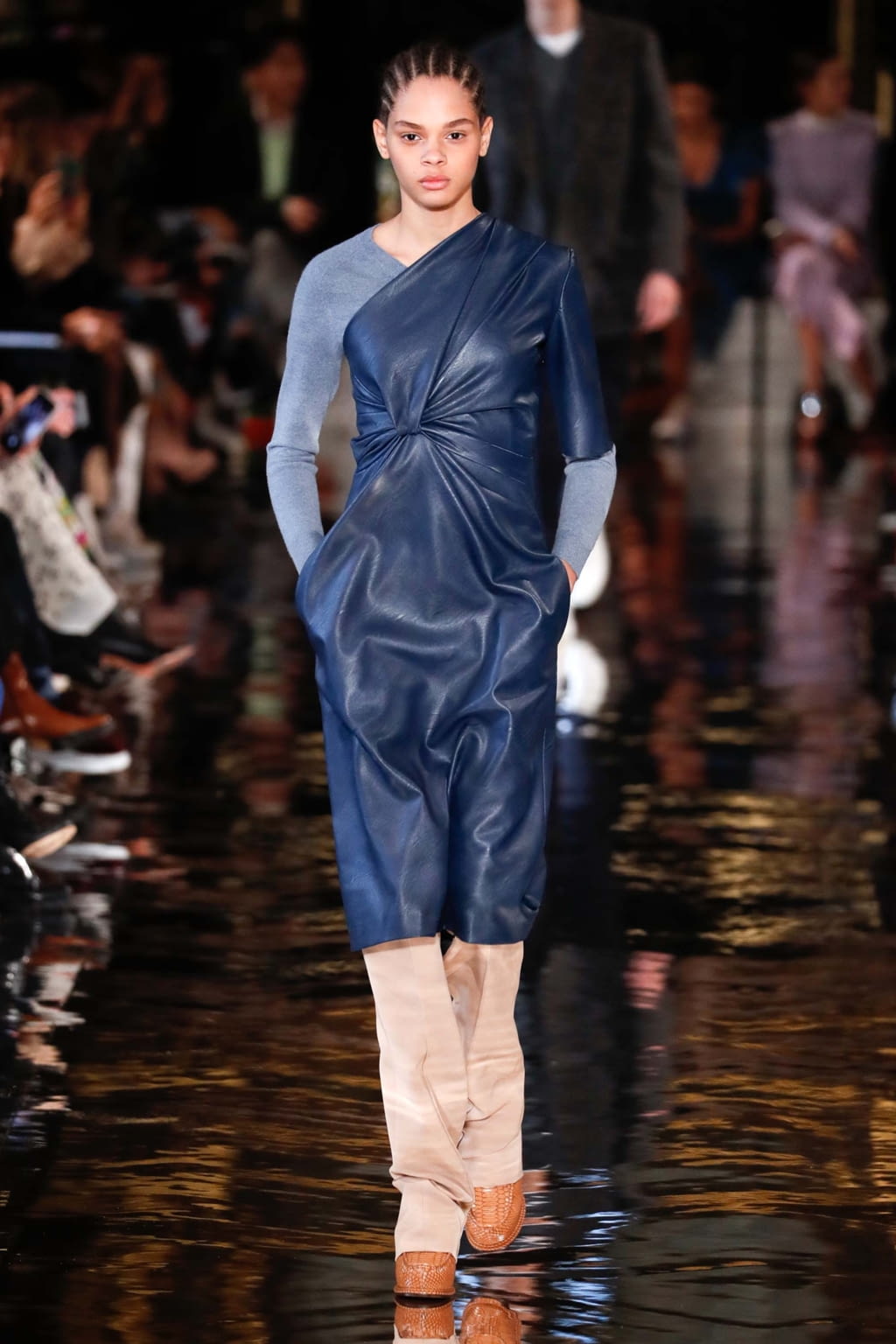 Fashion Week Paris Fall/Winter 2018 look 13 from the Stella McCartney collection 女装