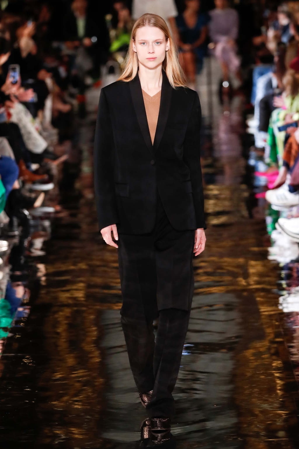 Fashion Week Paris Fall/Winter 2018 look 21 from the Stella McCartney collection 女装