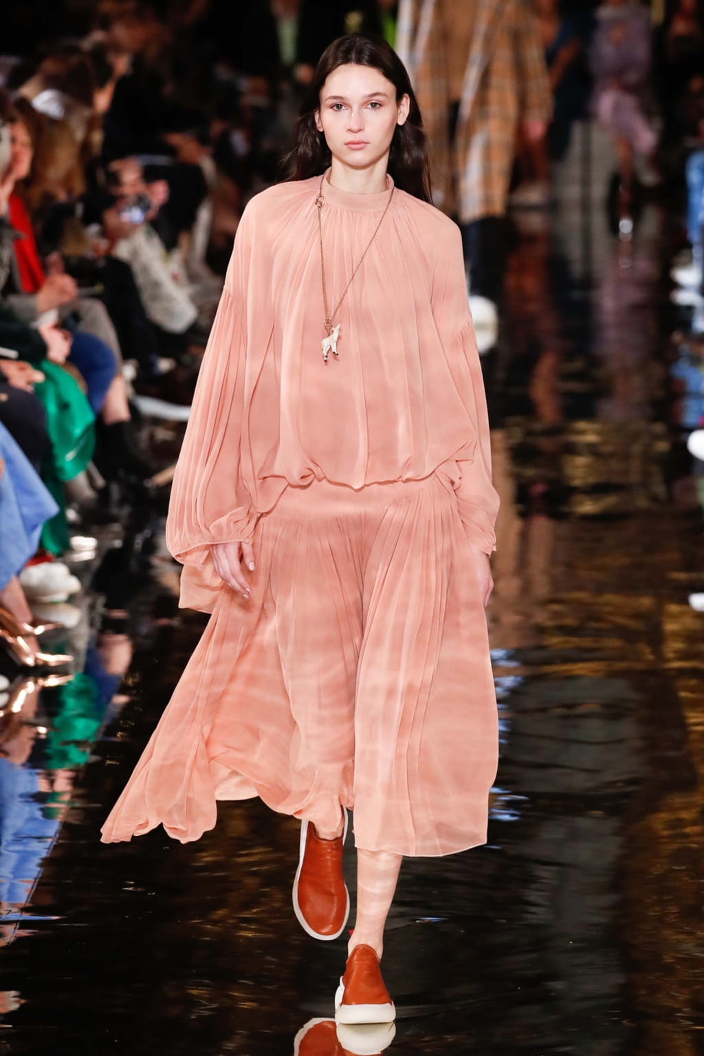 Fashion Week Paris Fall/Winter 2018 look 32 from the Stella McCartney collection womenswear