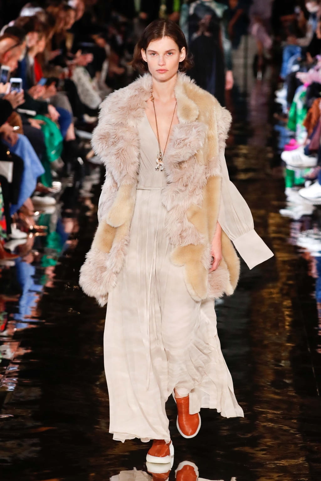 Fashion Week Paris Fall/Winter 2018 look 39 from the Stella McCartney collection womenswear