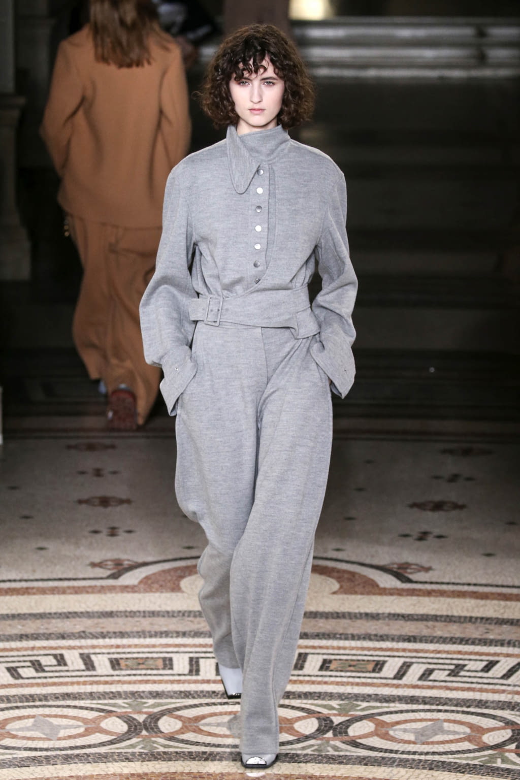 Fashion Week Paris Fall/Winter 2017 look 13 from the Stella McCartney collection 女装