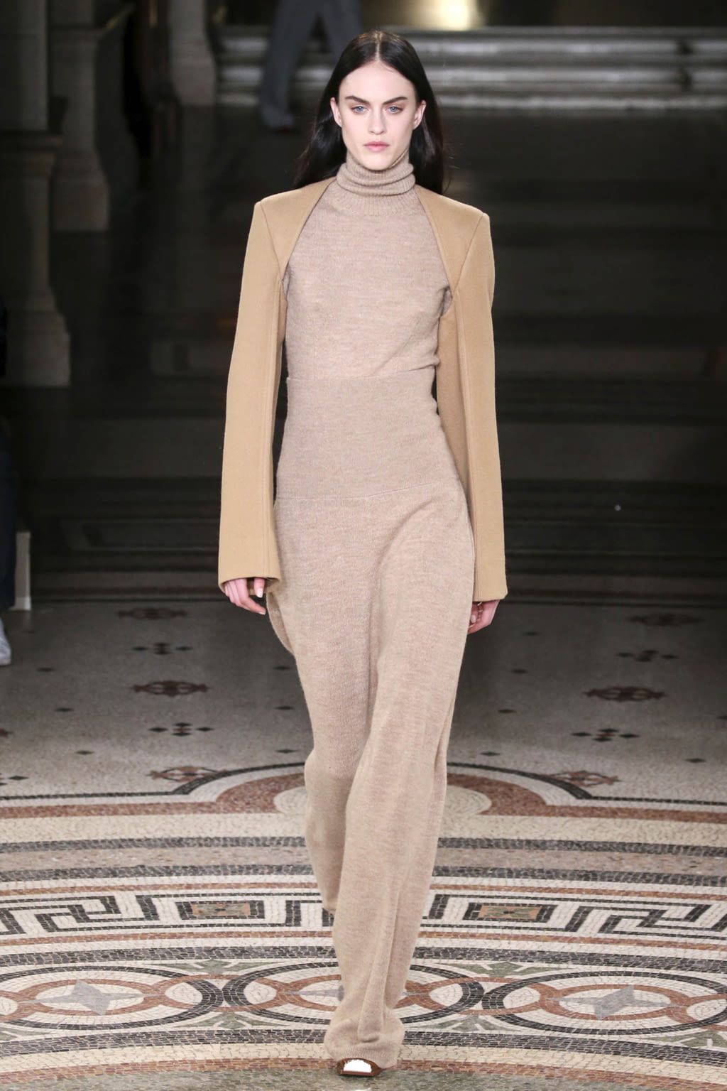 Fashion Week Paris Fall/Winter 2017 look 14 from the Stella McCartney collection womenswear
