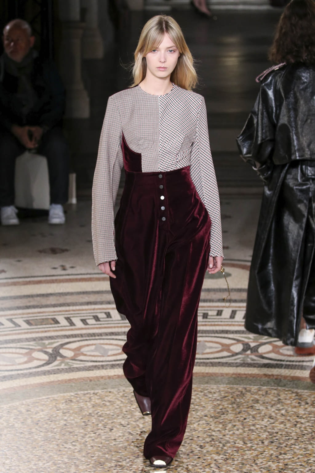 Fashion Week Paris Fall/Winter 2017 look 34 from the Stella McCartney collection womenswear