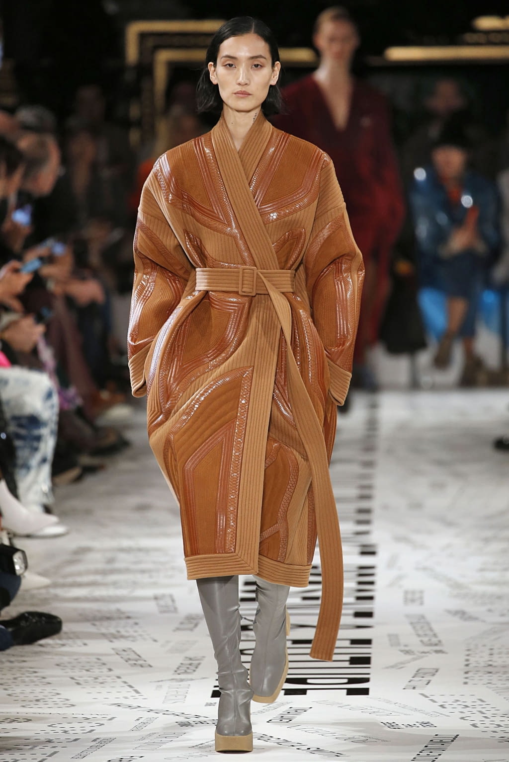 Fashion Week Paris Fall/Winter 2019 look 1 from the Stella McCartney collection 女装