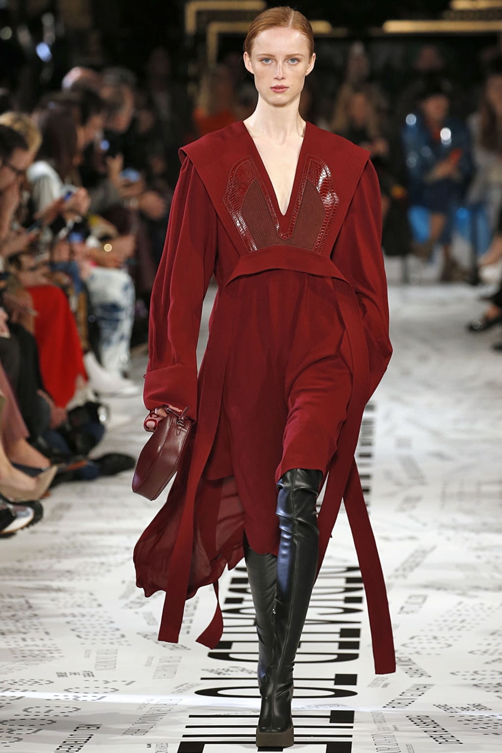 Fashion Week Paris Fall/Winter 2019 look 2 from the Stella McCartney collection womenswear