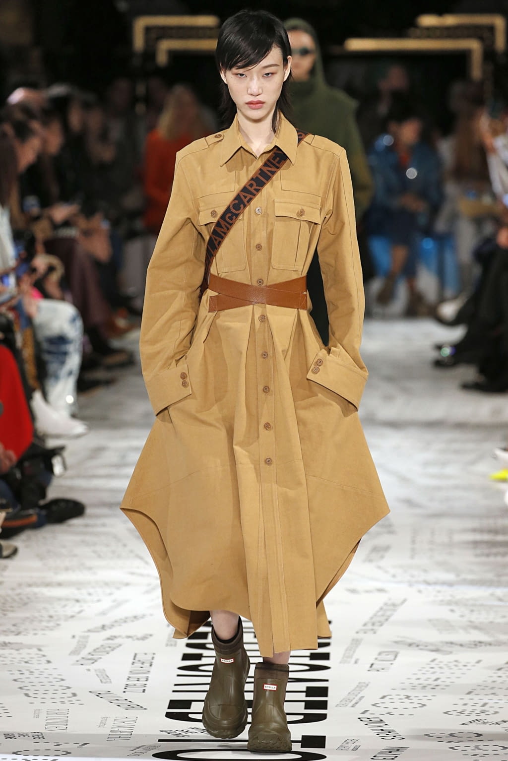 Fashion Week Paris Fall/Winter 2019 look 30 from the Stella McCartney collection 女装