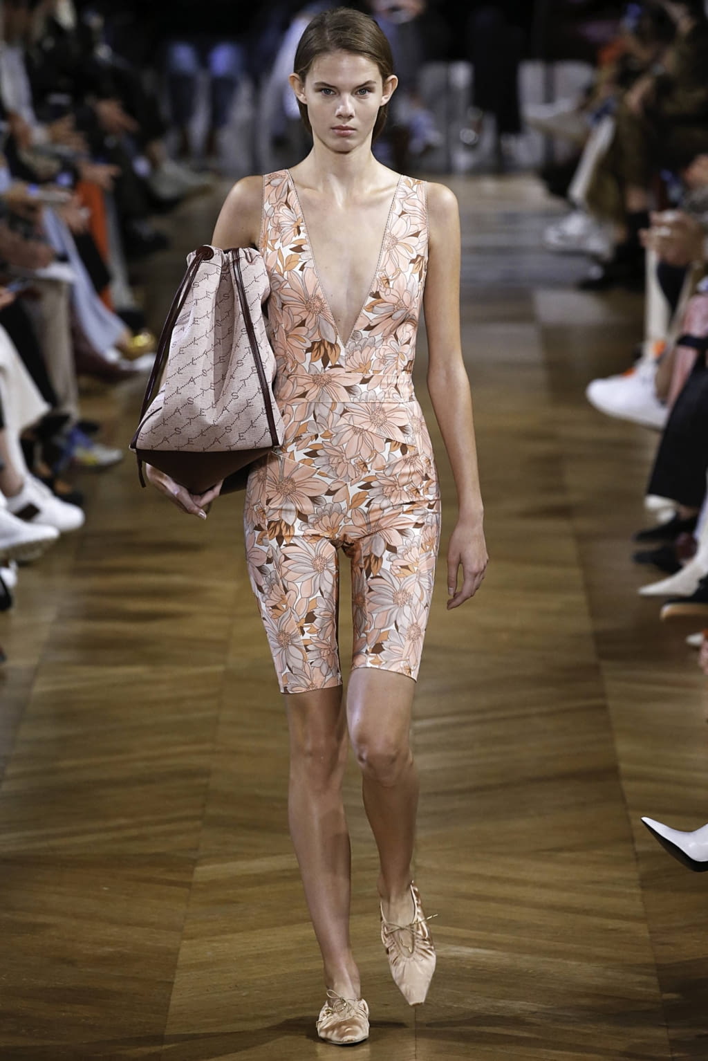 Fashion Week Paris Spring/Summer 2019 look 9 de la collection Stella McCartney womenswear