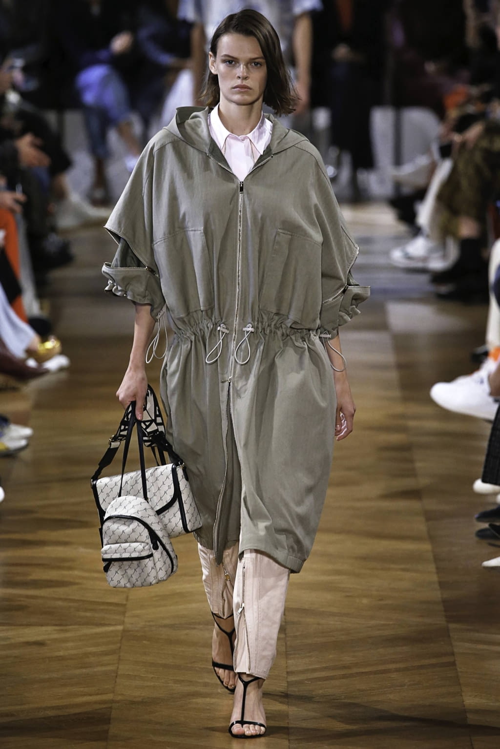 Fashion Week Paris Spring/Summer 2019 look 16 from the Stella McCartney collection 女装
