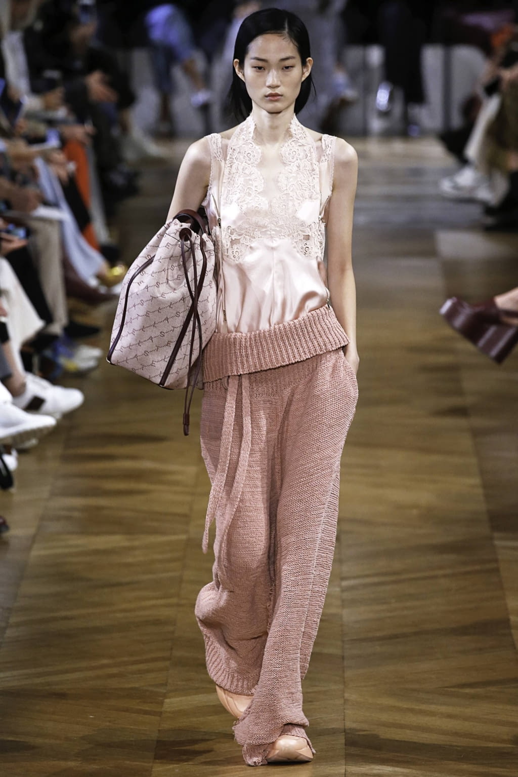 Fashion Week Paris Spring/Summer 2019 look 18 from the Stella McCartney collection 女装