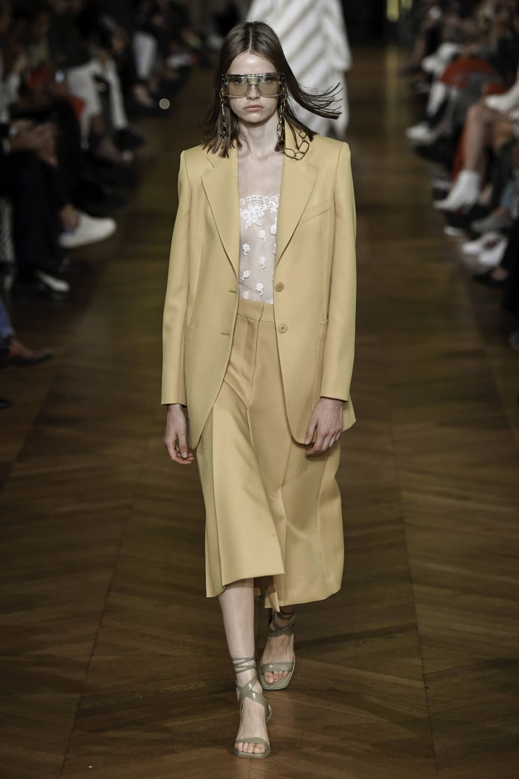 Fashion Week Paris Spring/Summer 2020 look 19 from the Stella McCartney collection 女装