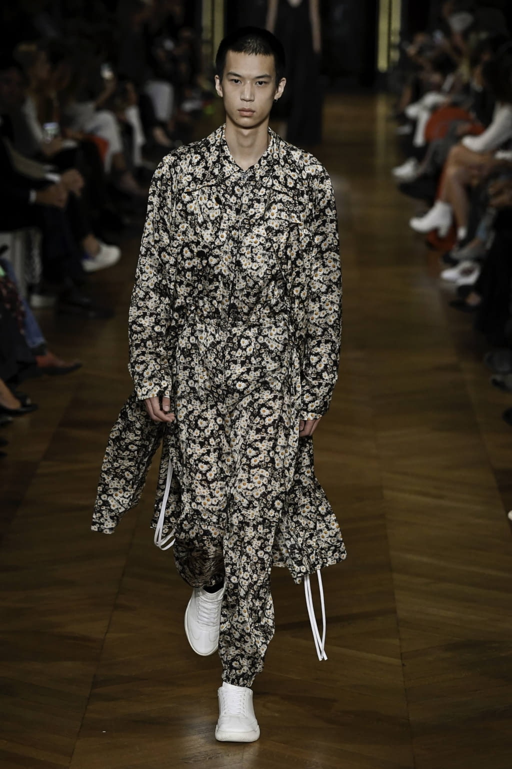 Fashion Week Paris Spring/Summer 2020 look 39 from the Stella McCartney collection 女装