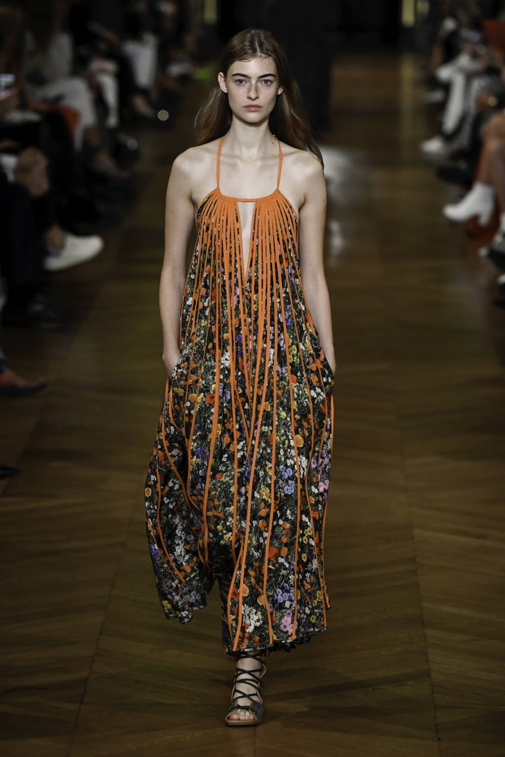Fashion Week Paris Spring/Summer 2020 look 46 from the Stella McCartney collection 女装