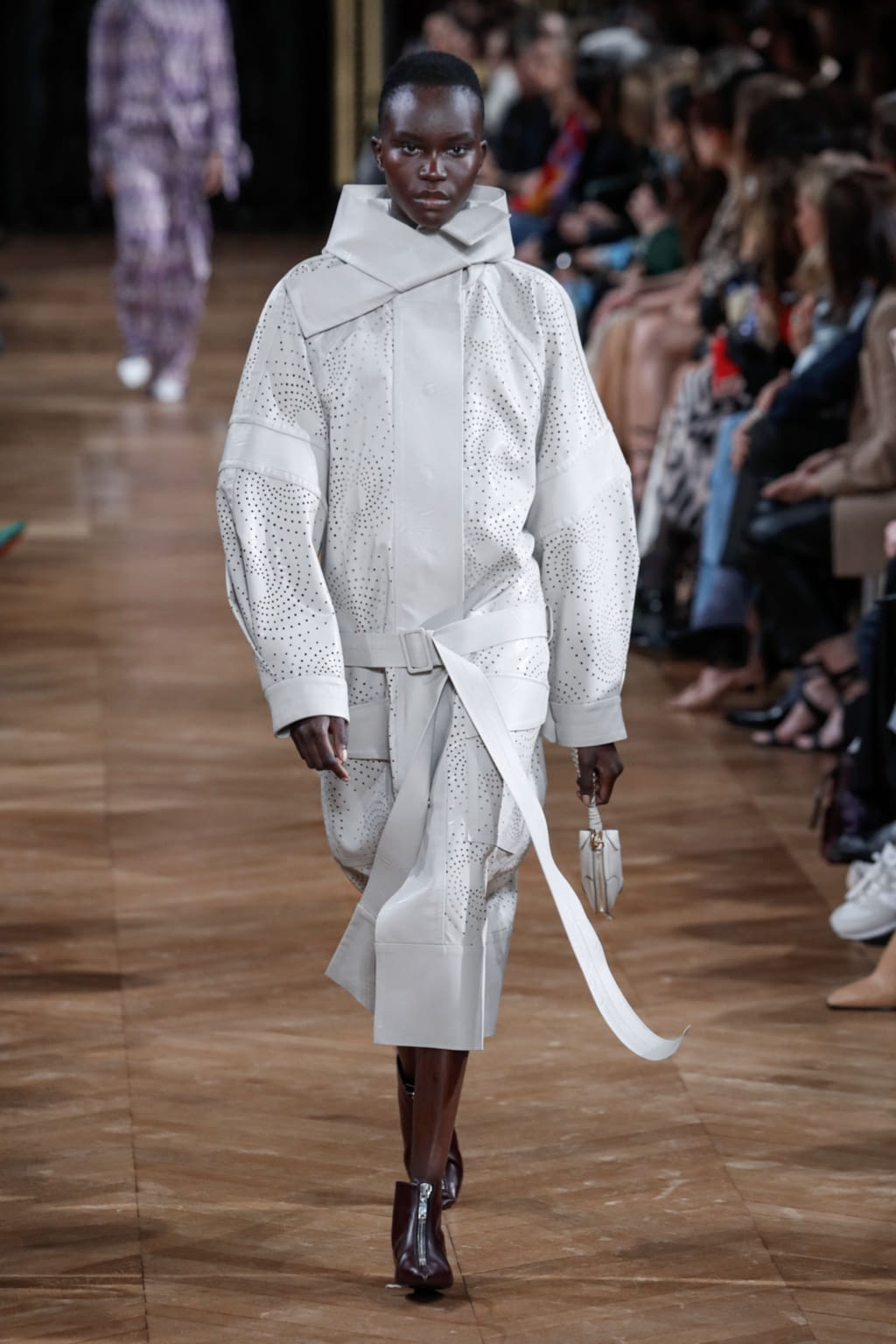 Fashion Week Paris Fall/Winter 2020 look 7 from the Stella McCartney collection 女装