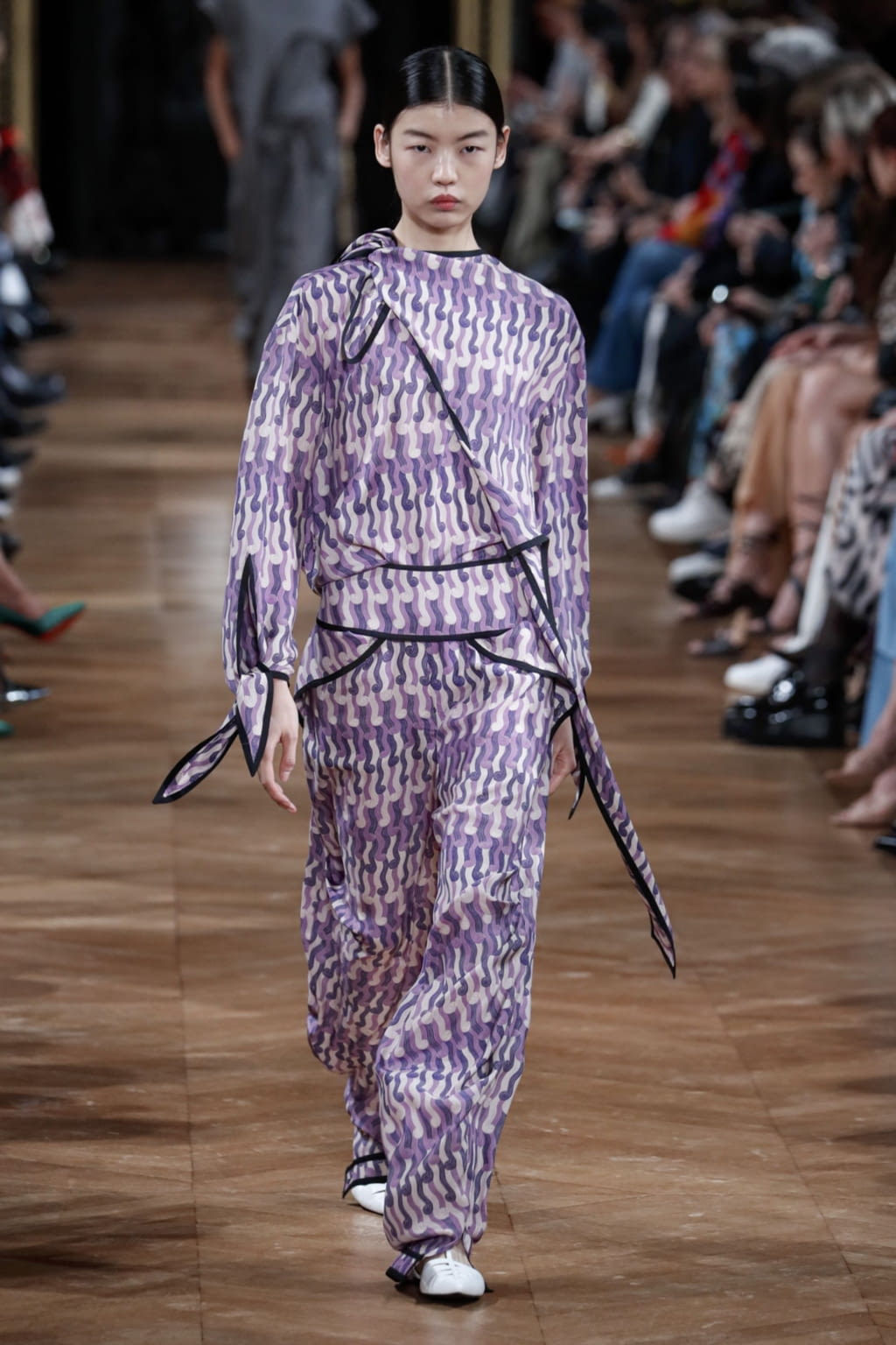 Fashion Week Paris Fall/Winter 2020 look 8 from the Stella McCartney collection womenswear