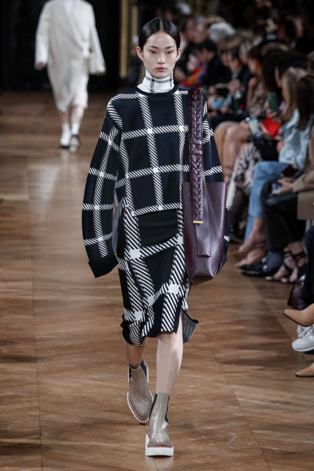 Fashion Week Paris Fall/Winter 2020 look 13 from the Stella McCartney collection womenswear