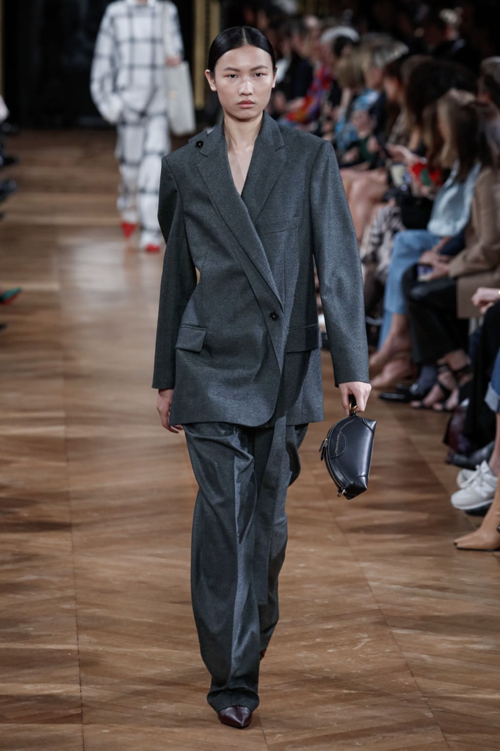 Fashion Week Paris Fall/Winter 2020 look 15 from the Stella McCartney collection 女装