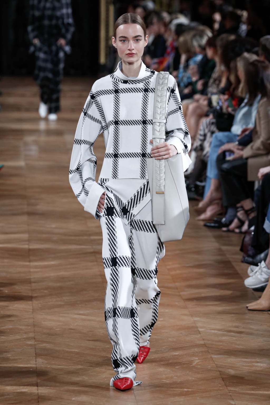 Fashion Week Paris Fall/Winter 2020 look 16 from the Stella McCartney collection womenswear