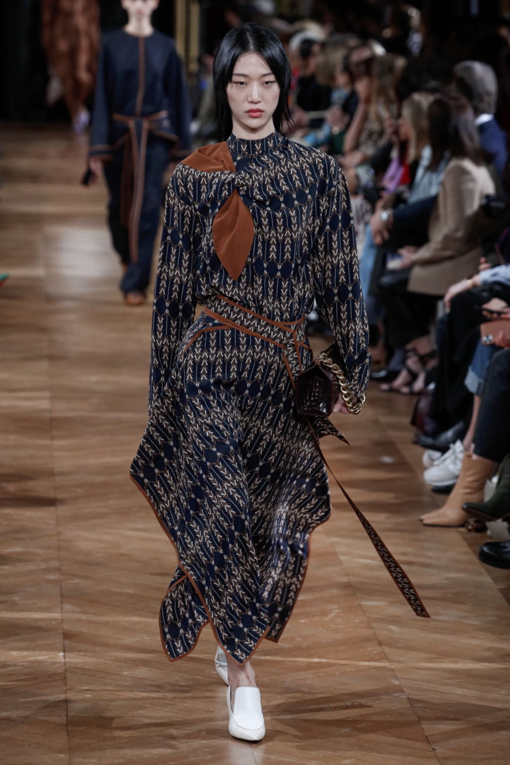 Fashion Week Paris Fall/Winter 2020 look 25 from the Stella McCartney collection womenswear