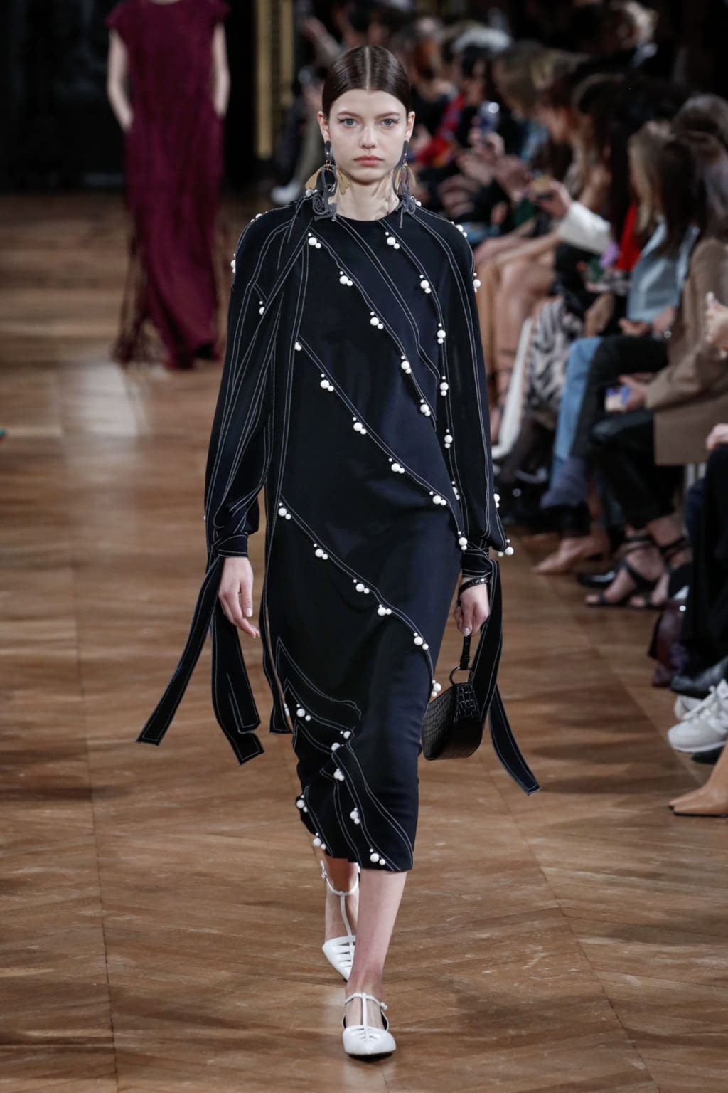 Fashion Week Paris Fall/Winter 2020 look 43 from the Stella McCartney collection womenswear