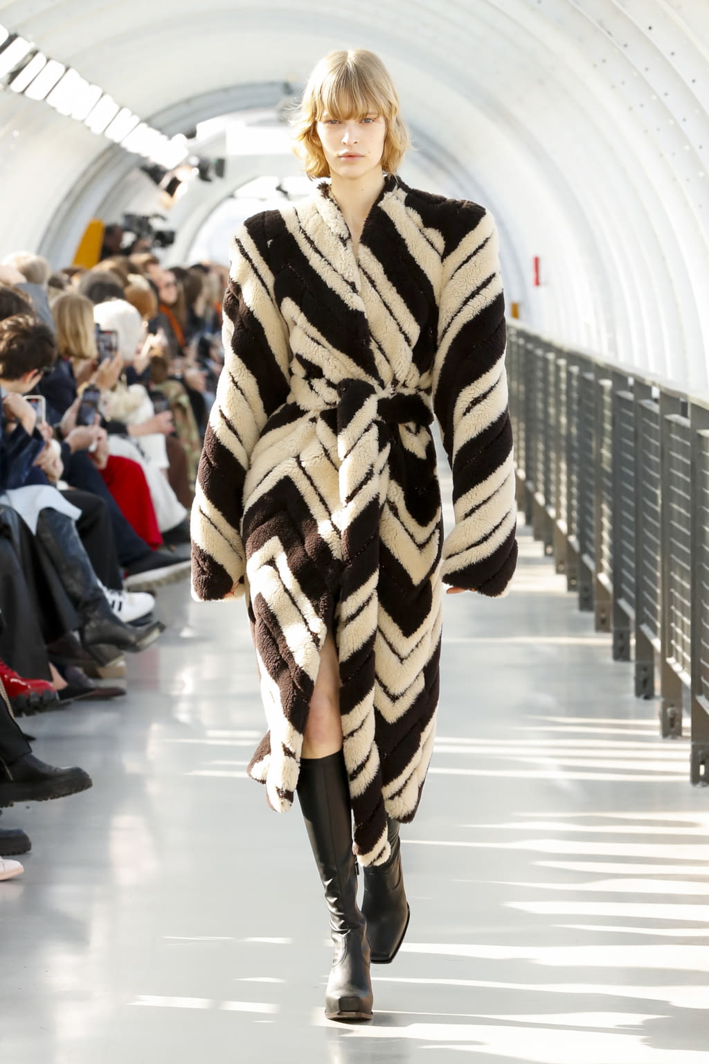 Fashion Week Paris Fall/Winter 2022 look 1 from the Stella McCartney collection womenswear