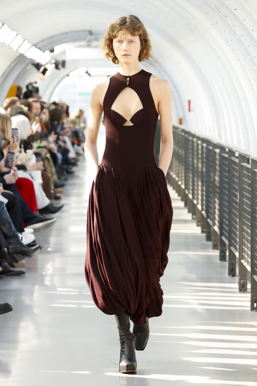 Fashion Week Paris Fall/Winter 2022 look 2 from the Stella McCartney collection womenswear