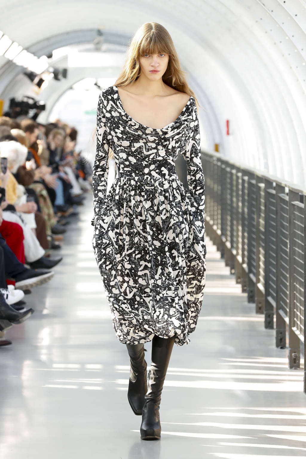 Fashion Week Paris Fall/Winter 2022 look 4 from the Stella McCartney collection womenswear