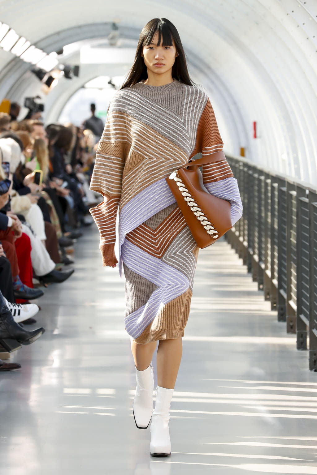 Fashion Week Paris Fall/Winter 2022 look 13 from the Stella McCartney collection womenswear