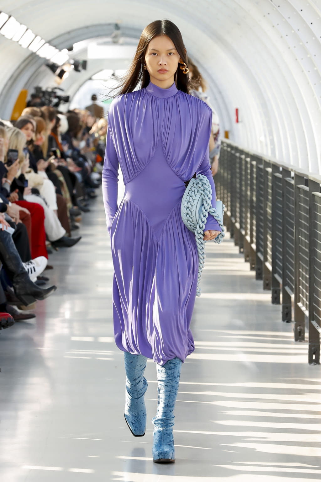 Fashion Week Paris Fall/Winter 2022 look 17 from the Stella McCartney collection womenswear