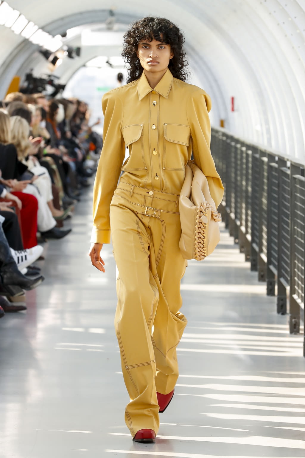 Fashion Week Paris Fall/Winter 2022 look 20 from the Stella McCartney collection womenswear