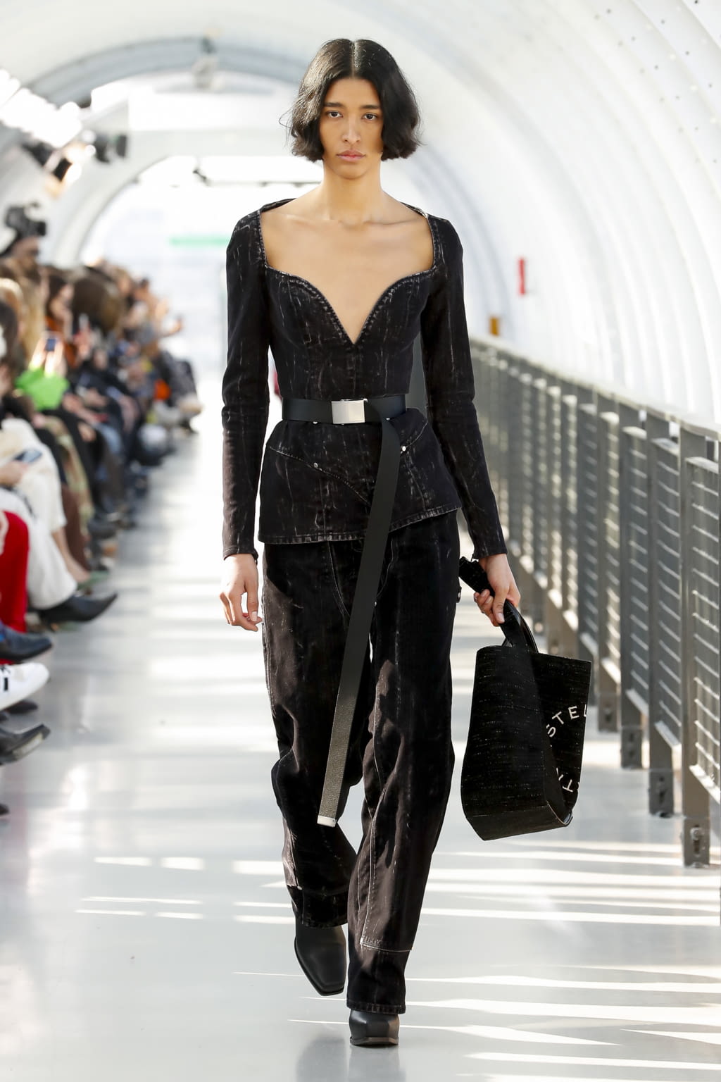 Fashion Week Paris Fall/Winter 2022 look 24 de la collection Stella McCartney womenswear