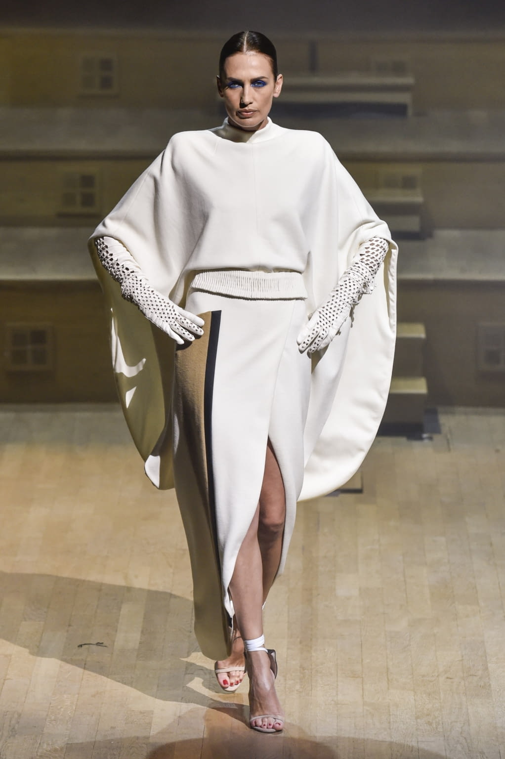 Fashion Week Paris Fall/Winter 2018 look 1 from the Stephane Rolland collection 高级定制