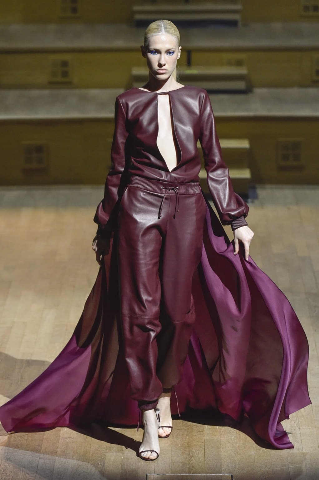 Fashion Week Paris Fall/Winter 2018 look 17 from the Stephane Rolland collection 高级定制