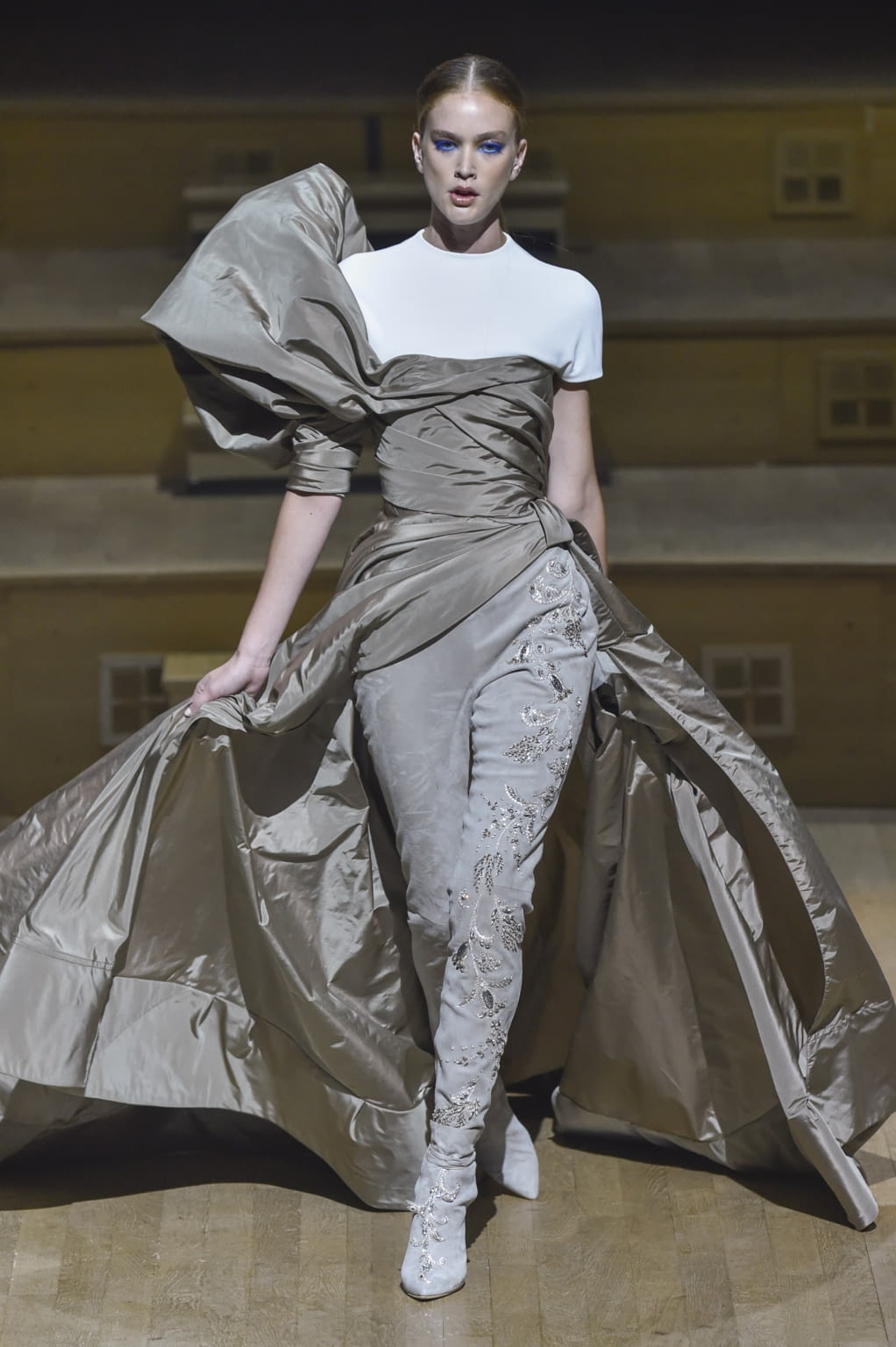 Fashion Week Paris Fall/Winter 2018 look 28 de la collection Stephane Rolland couture