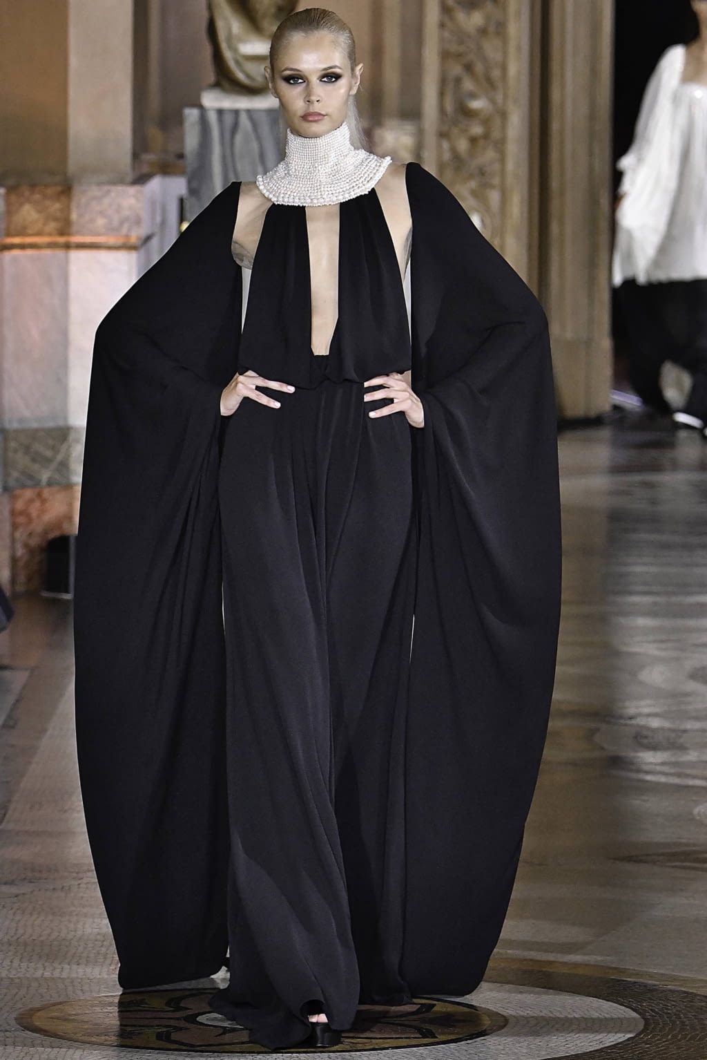Fashion Week Paris Fall/Winter 2019 look 15 from the Stephane Rolland collection 高级定制