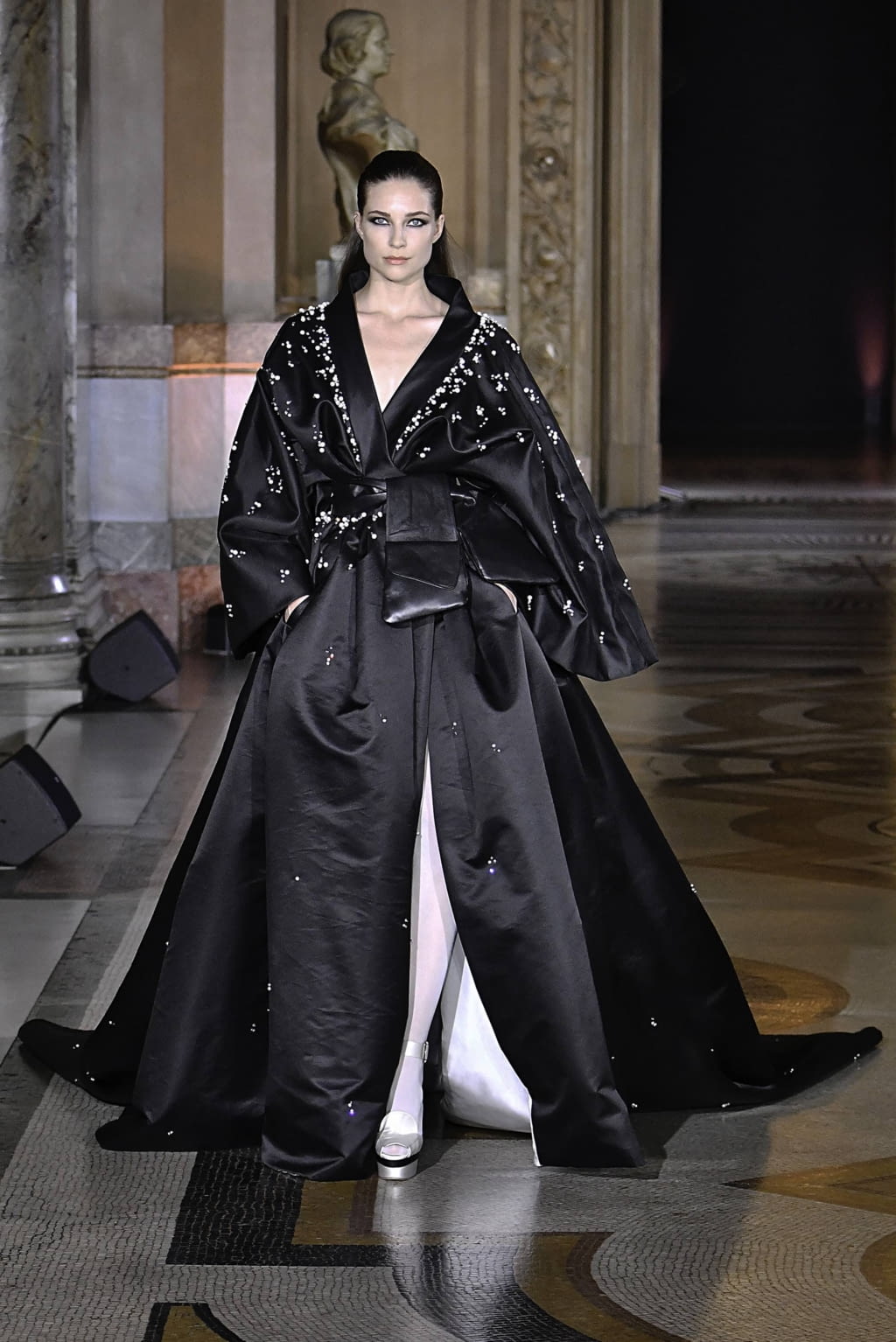 Fashion Week Paris Fall/Winter 2019 look 28 de la collection Stephane Rolland couture