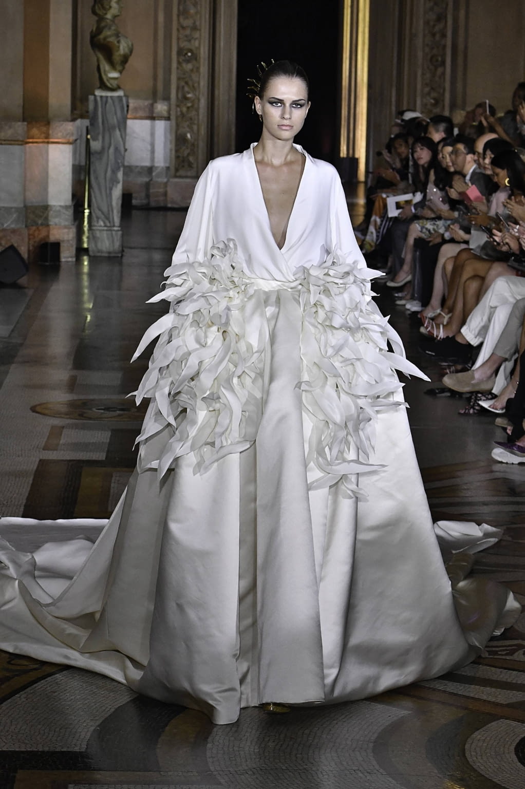 Fashion Week Paris Fall/Winter 2019 look 29 from the Stephane Rolland collection 高级定制