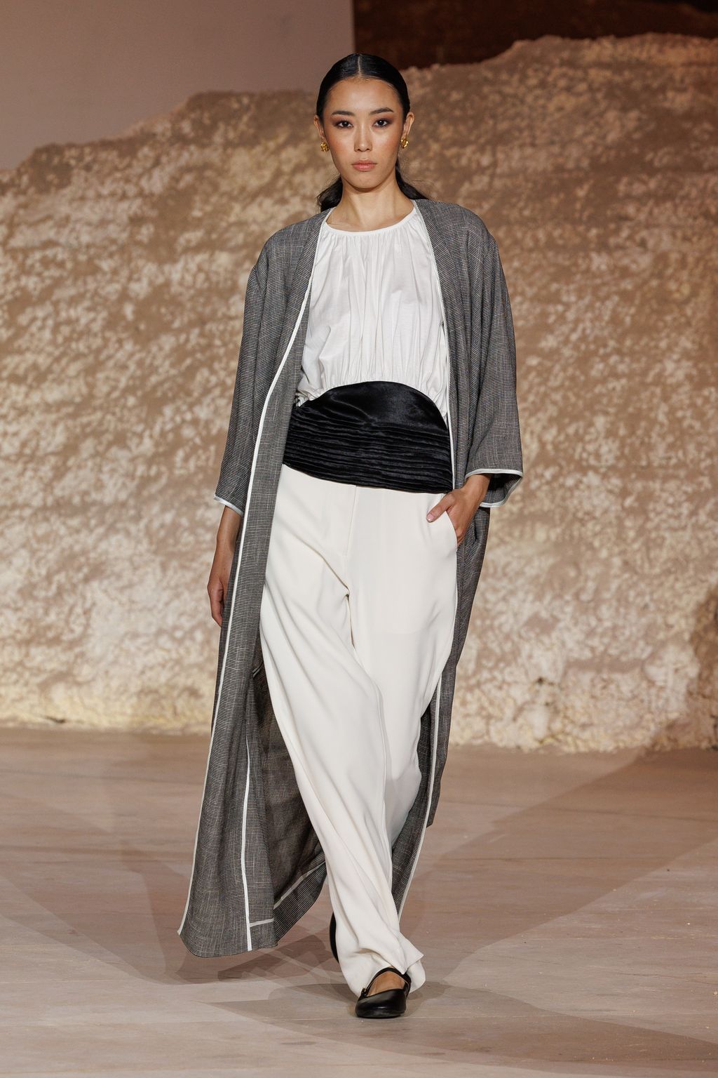 Fashion Week Paris Spring/Summer 2024 look 3 de la collection Abadia - Saudi 100 womenswear