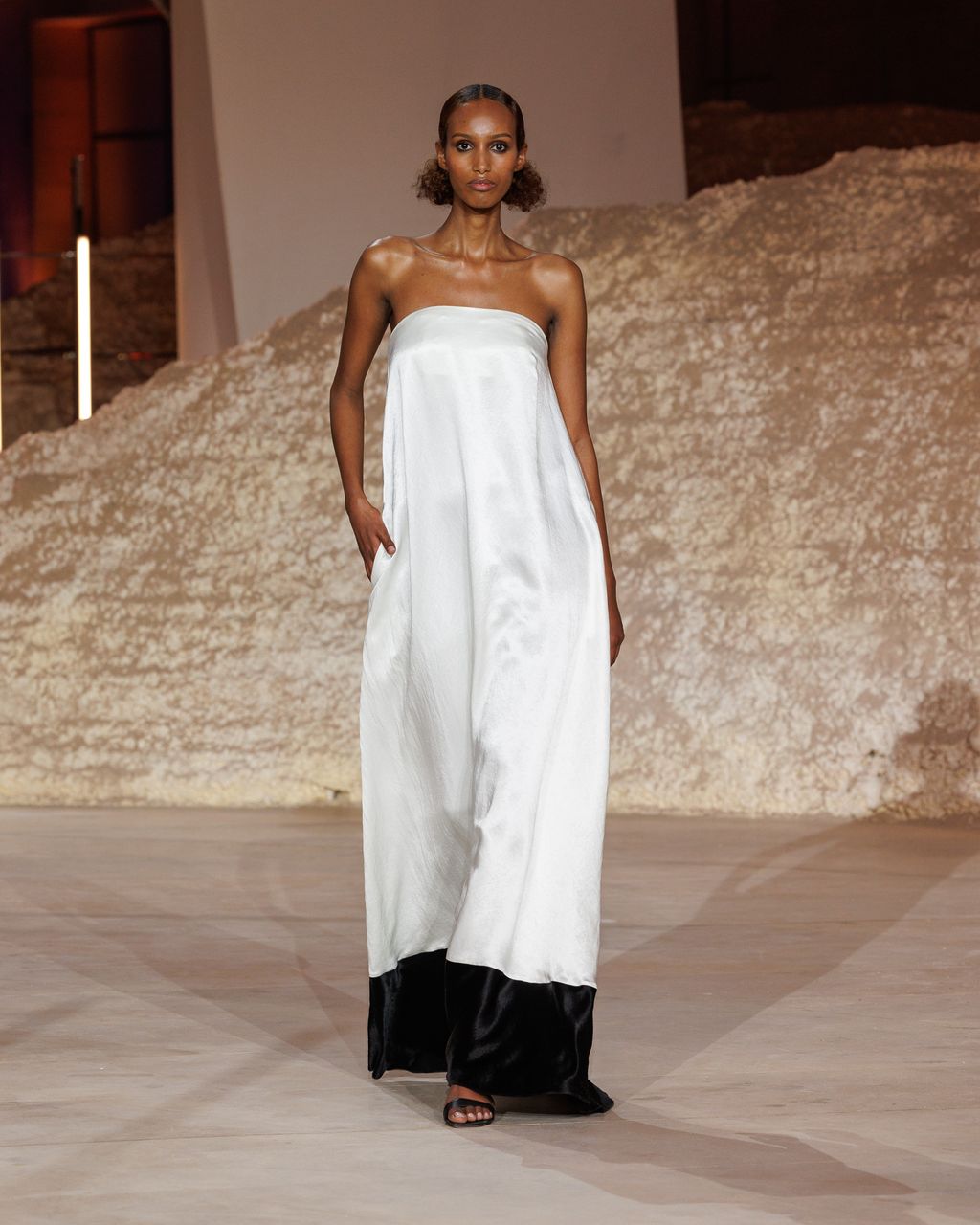 Fashion Week Paris Spring/Summer 2024 look 21 from the Abadia - Saudi 100 collection womenswear