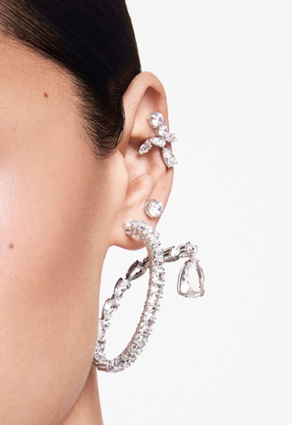 Fashion Week Paris Fall/Winter 2024 look 13 from the Swarovski collection womenswear accessories