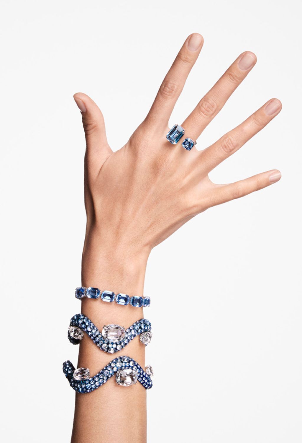 Fashion Week Paris Fall/Winter 2024 look 2 from the Swarovski collection womenswear accessories